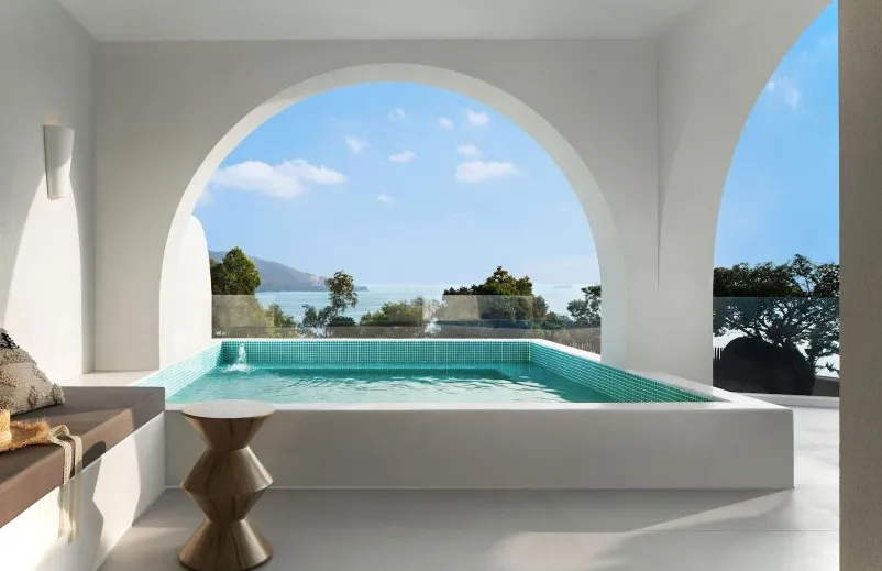 Casa de familia con piscina en la isla azul y blanca de Miyue