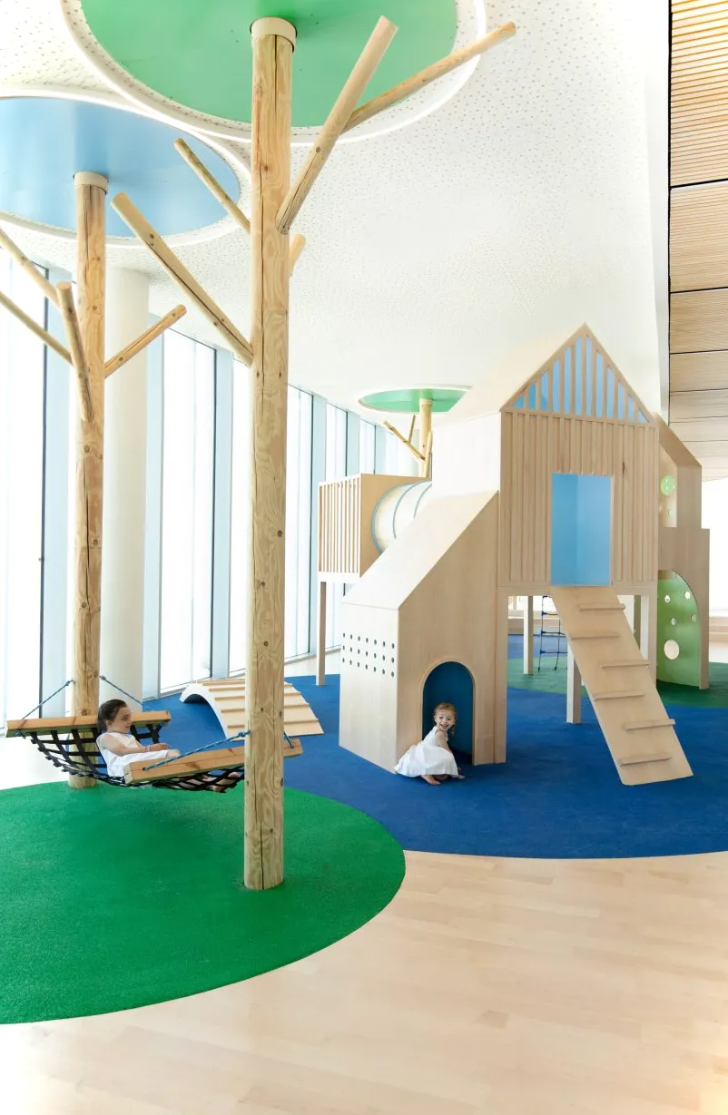 Parque infantil cubierto en Tel Aviv diseñado por Sarit Shani Hay