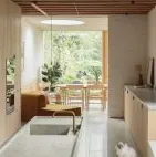 Cocina dentro de una casa de bajo consumo diseñada por Architecture para Londres
