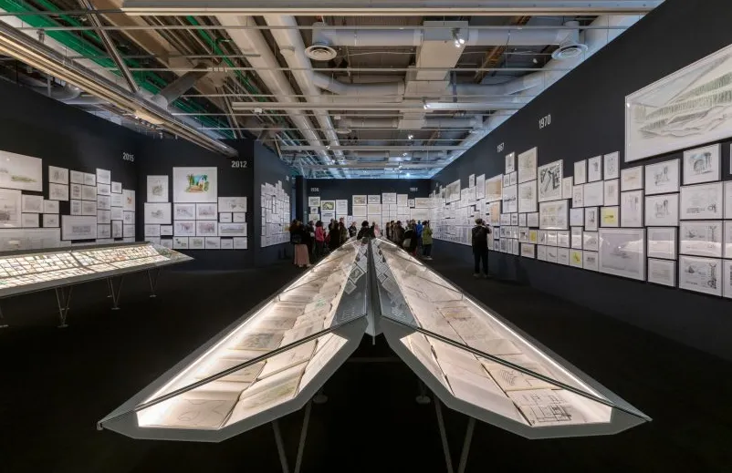 Dibujos arquitectónicos en el Centro Pompidou de París